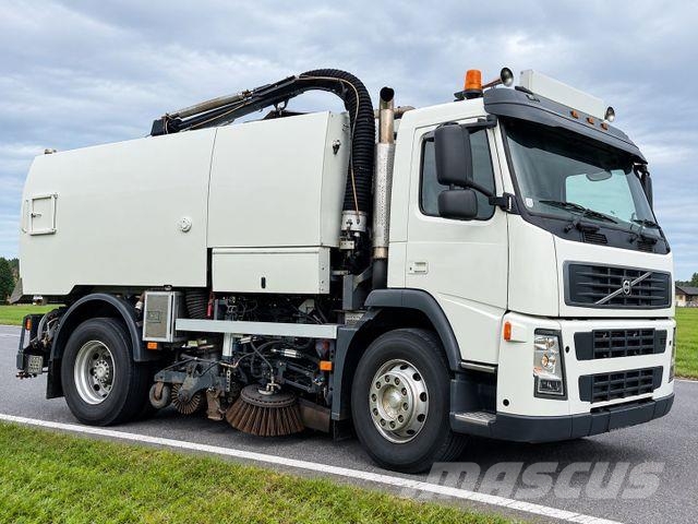 Volvo FM 9 4X2 KEHRMASCHINE Utcaseprő teherautók