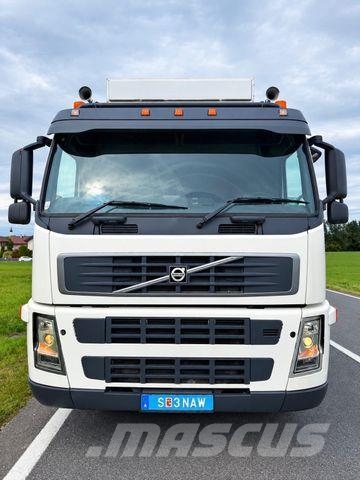 Volvo FM 9 4X2 KEHRMASCHINE Utcaseprő teherautók