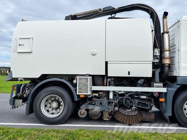 Volvo FM 9 4X2 KEHRMASCHINE Utcaseprő teherautók
