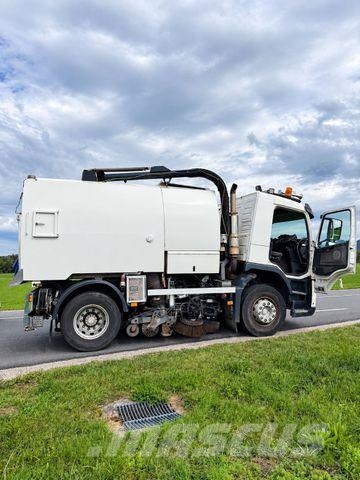 Volvo FM 9 4X2 KEHRMASCHINE Utcaseprő teherautók