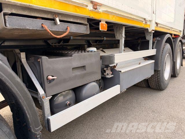 Volvo FMX 460 8x4 BB FASSI F660+Fly-Jib 64 t/m Pritschenwagen/Pritschenwagen mit Seitenklappe