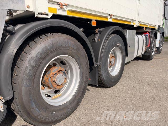 Volvo FMX 460 8x4 BB FASSI F660+Fly-Jib 64 t/m Pritschenwagen/Pritschenwagen mit Seitenklappe