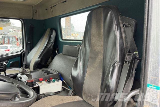 Volvo FMX-460 8x4 UT26 その他トラック