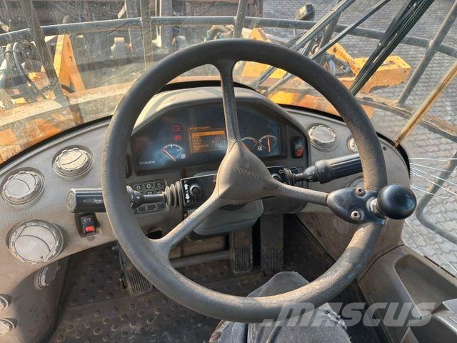 Volvo L120 F لوادر بعجل