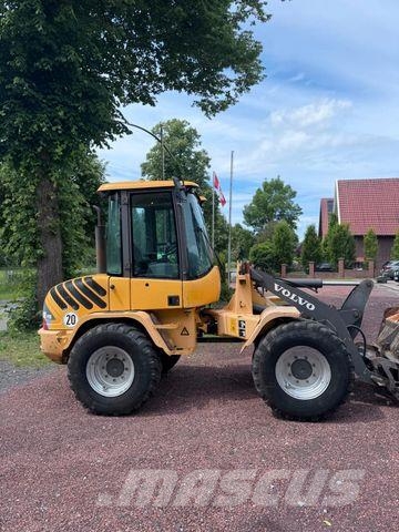Volvo L30B Pro 4x4 inkl. Schaufel & Gabel Iekrāvēji uz riteņiem