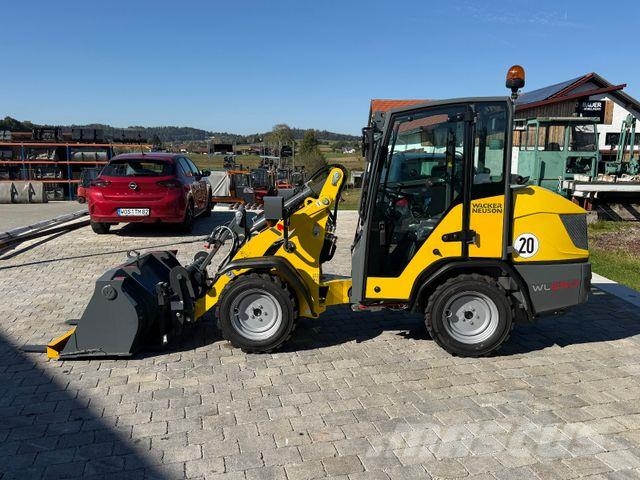 Wacker WL 250 neu Gumikerekes homlokrakodók