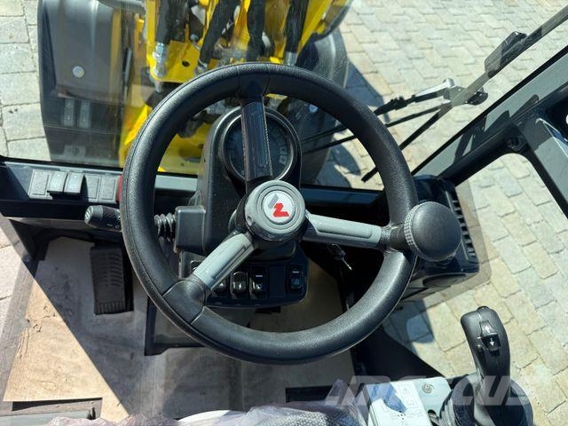 Wacker WL 250 neu Gumikerekes homlokrakodók