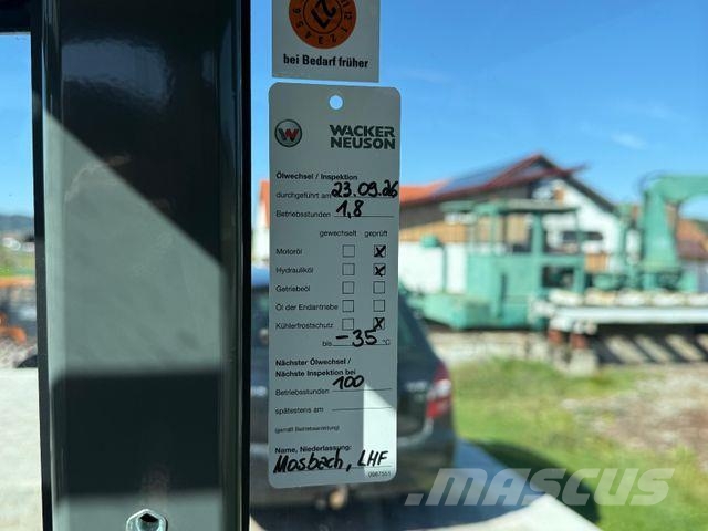 Wacker WL 250 neu Gumikerekes homlokrakodók