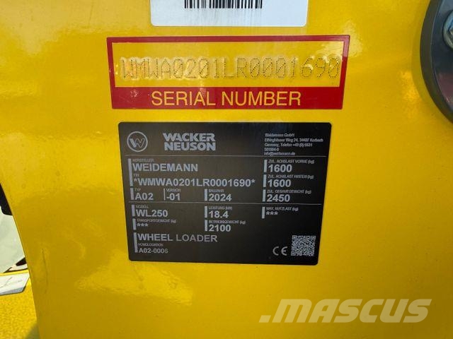 Wacker WL 250 neu Gumikerekes homlokrakodók
