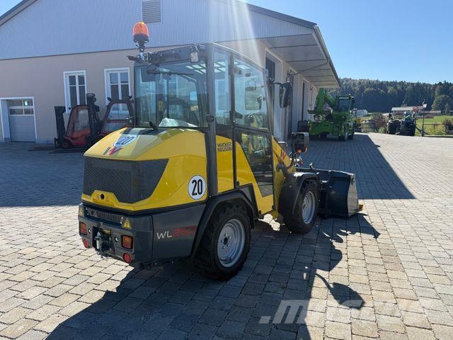 Wacker WL 250 neu Gumikerekes homlokrakodók