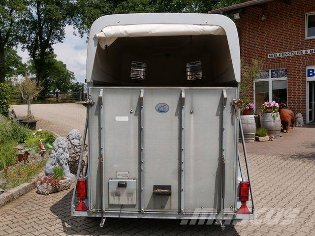 Westeria 2 Pferde Dzīvnieku transportēšanas piekabes