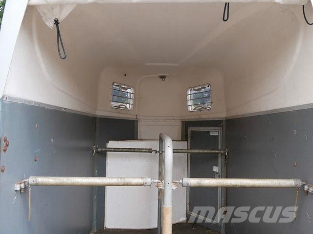 Westeria 2 Pferde Dzīvnieku transportēšanas piekabes