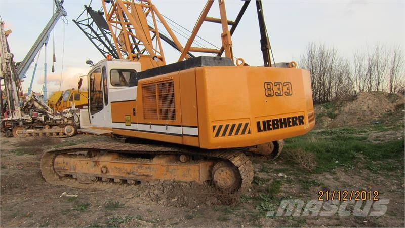 Liebherr HS833HD 履帶式起重機
