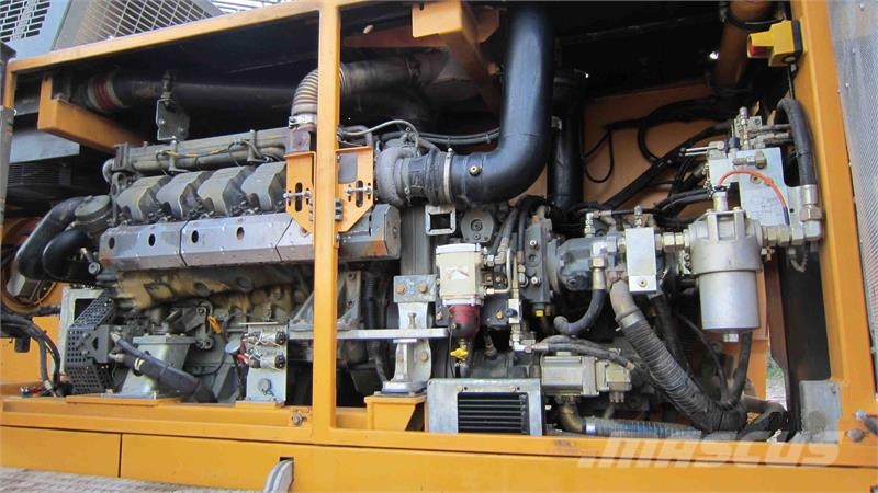 Liebherr HS855HD 履帶式起重機