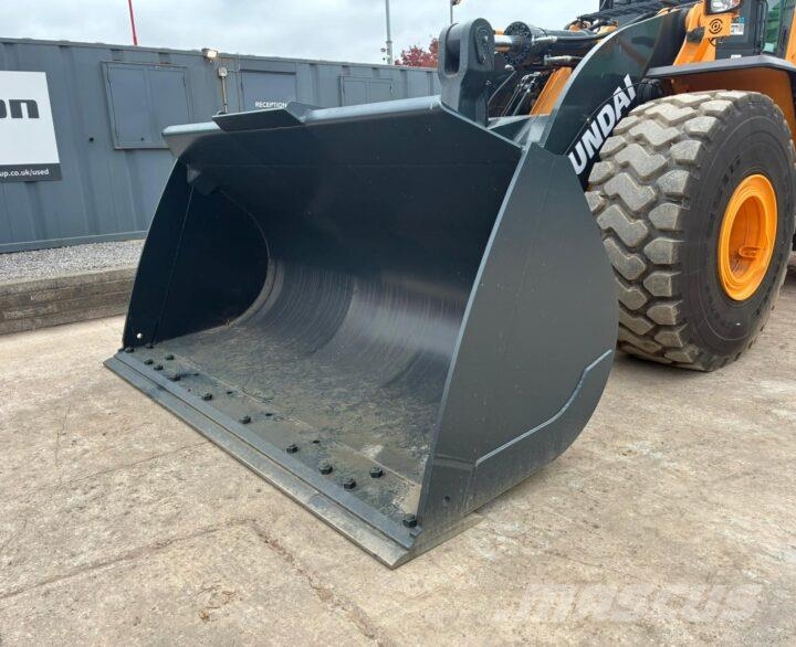 Hyundai HL980A لوادر بعجل
