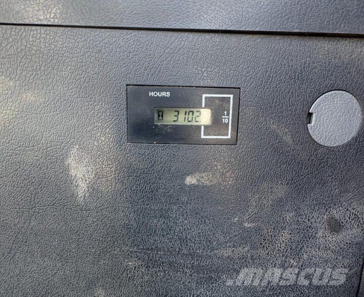 Hyundai HX300L Верижен екскаватор