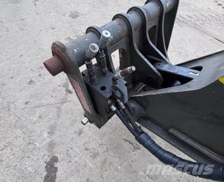 Sennebogen 355E مناولات متداخلة
