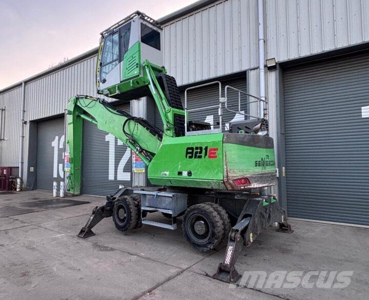 Sennebogen 821E Movimentazione rifiuti