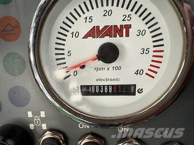Avant 528 Krautuvai su šoniniu pasukimu