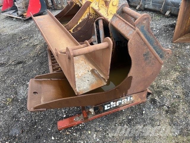 - - - 40 CM SOKKELSKOVL MED S45 BESLAG Rýpadlo-nakladače