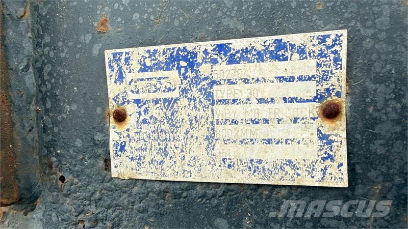 - - - 80 cm bagskovl, har siddet på case 695 Skovle