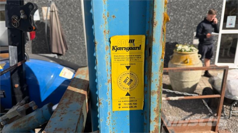 - - - Byggelift Traktoriai