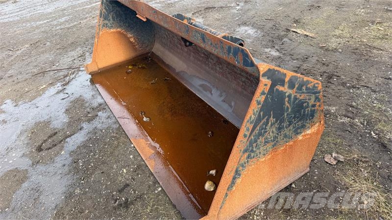 - - - Frontskovl 250 cm bred - Manitou beslag Κουβάδες