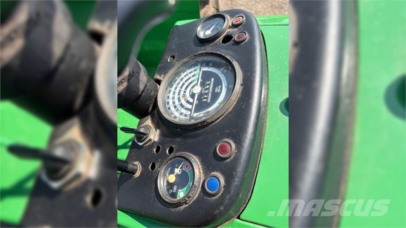 John Deere 1120 Трактори