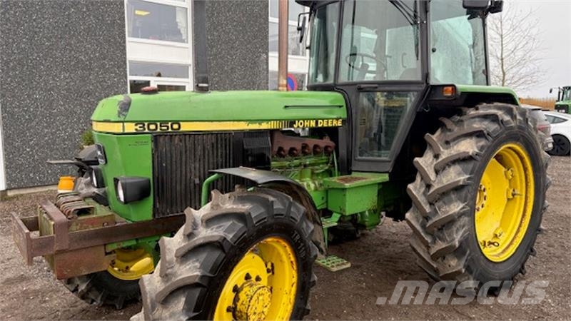 John Deere 3050 4WD MED FRONTVÆGTE Трактори