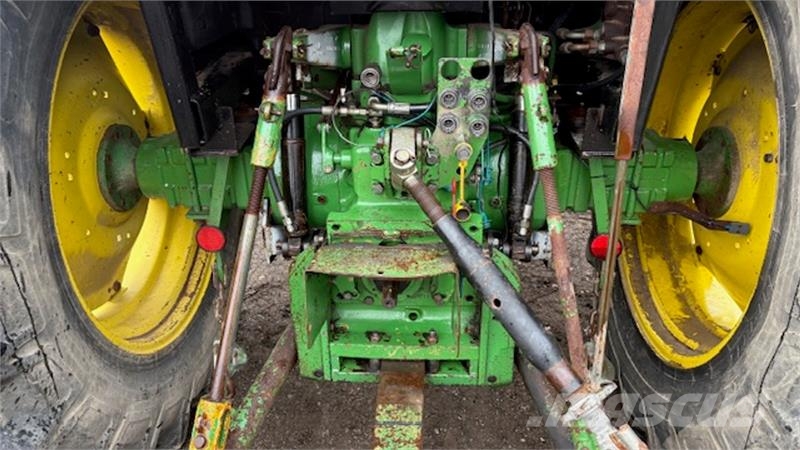 John Deere 3050 4WD MED FRONTVÆGTE Трактори