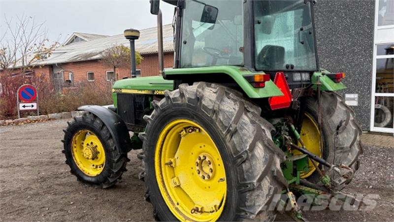 John Deere 3050 4WD MED FRONTVÆGTE Трактори