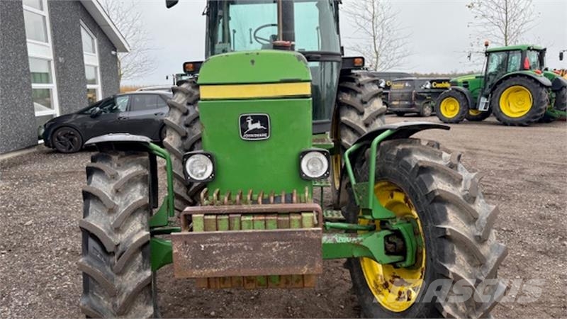 John Deere 3050 4WD MED FRONTVÆGTE Трактори