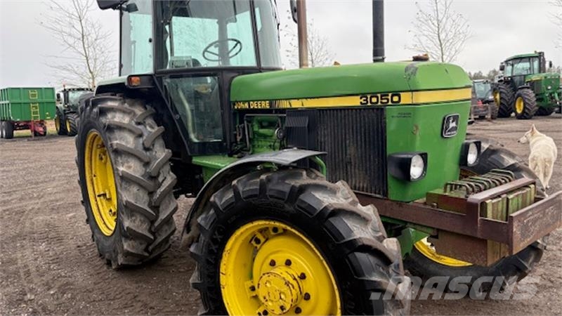 John Deere 3050 4WD MED FRONTVÆGTE Трактори
