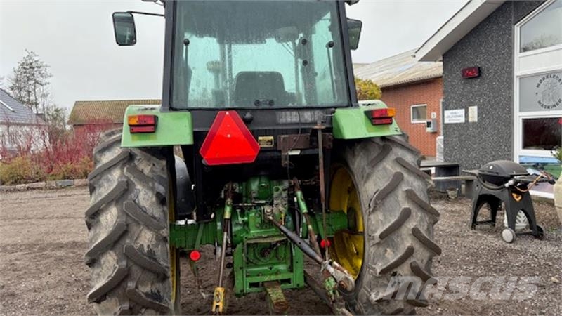 John Deere 3050 4WD MED FRONTVÆGTE Трактори