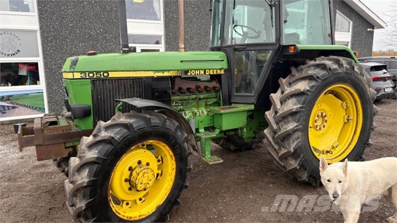 John Deere 3050 4WD MED FRONTVÆGTE Трактори