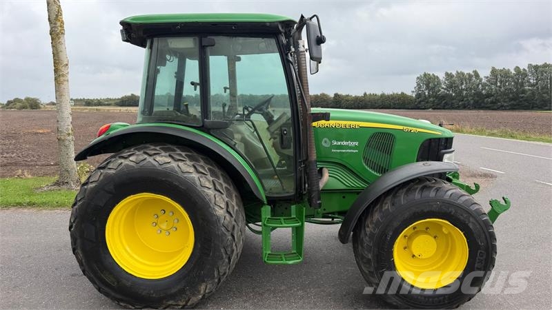 John Deere 5720 Fin bette traktor med frontlift samt front PT Tracteur
