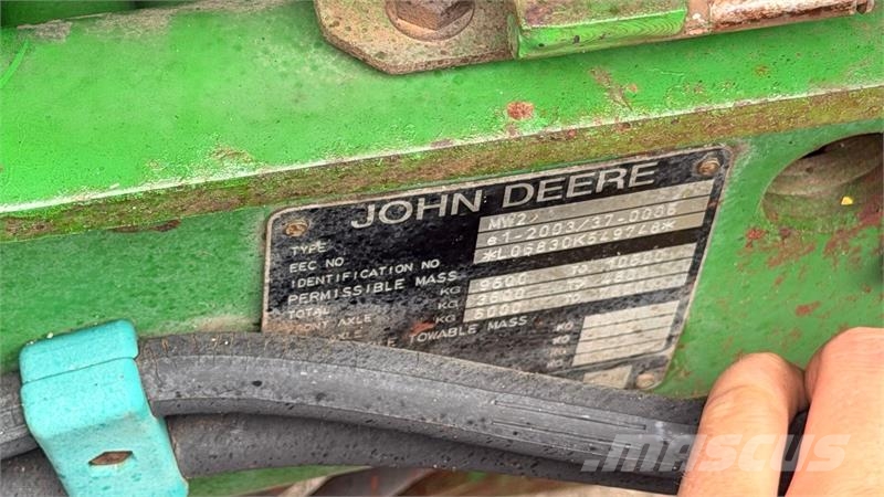John Deere 6830 PREMIUM FRONTLIFT, TLS AFF. FORAKSEL Traktori