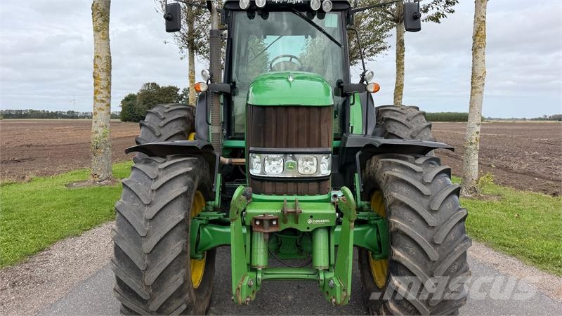 John Deere 7530 Premium 7530 med Frontlift og TLS affjedret f Tracteur