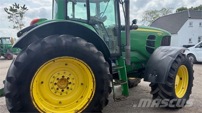 John Deere 7530 PREMIUM AUTOQUARD, FRONTLIFT Трактори