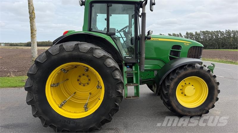 John Deere 7530 Premium 7530 med Frontlift og TLS affjedret f Tracteur
