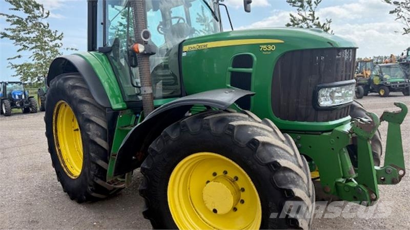 John Deere 7530 PREMIUM AUTOQUARD, FRONTLIFT Трактори