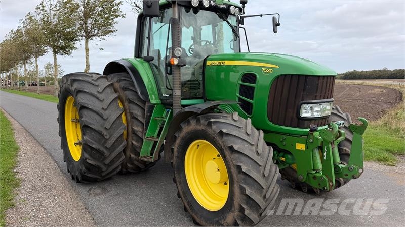 John Deere 7530 Premium 7530 med Frontlift og TLS affjedret f Tracteur