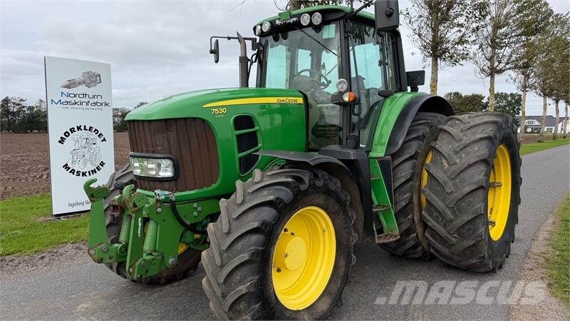 John Deere 7530 Premium 7530 med Frontlift og TLS affjedret f Tracteur