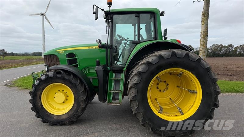 John Deere 7530 Premium 7530 med Frontlift og TLS affjedret f Tracteur