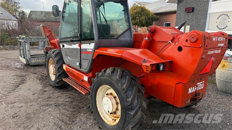 Manitou MT1232ST Fin manitou teleskoplæsser med drejbar sk Chariot télescopique