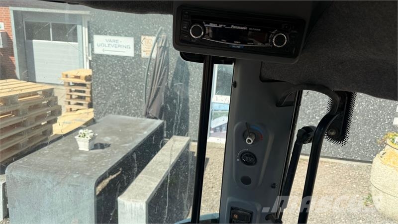 Massey Ferguson 2430 GE  2430 GE جرارات مدمجة