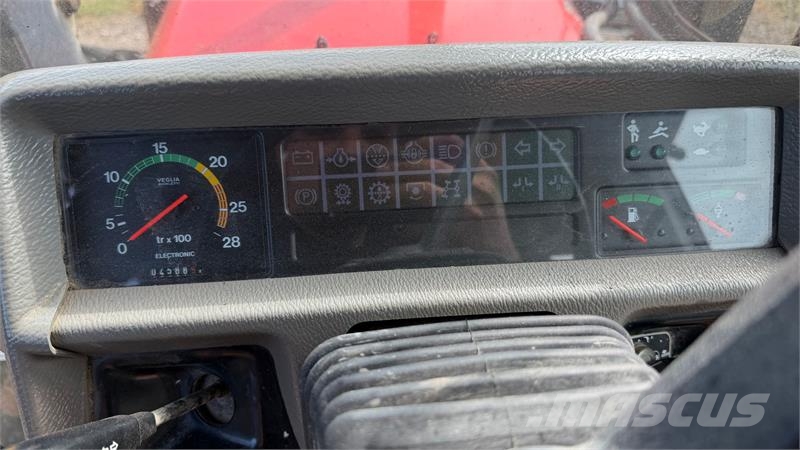 Massey Ferguson 3065 Fin brugt frontlæssertraktor, godt timetal ku トラクター