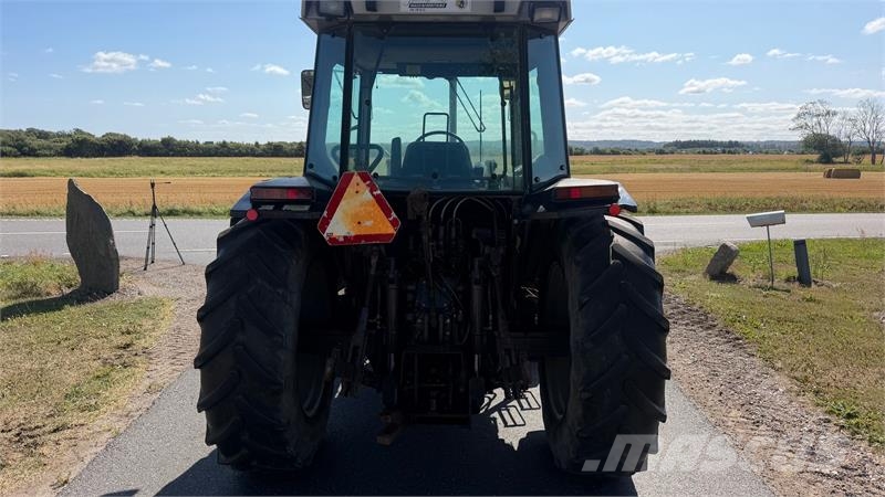 Massey Ferguson 3065 Fin brugt frontlæssertraktor, godt timetal ku トラクター