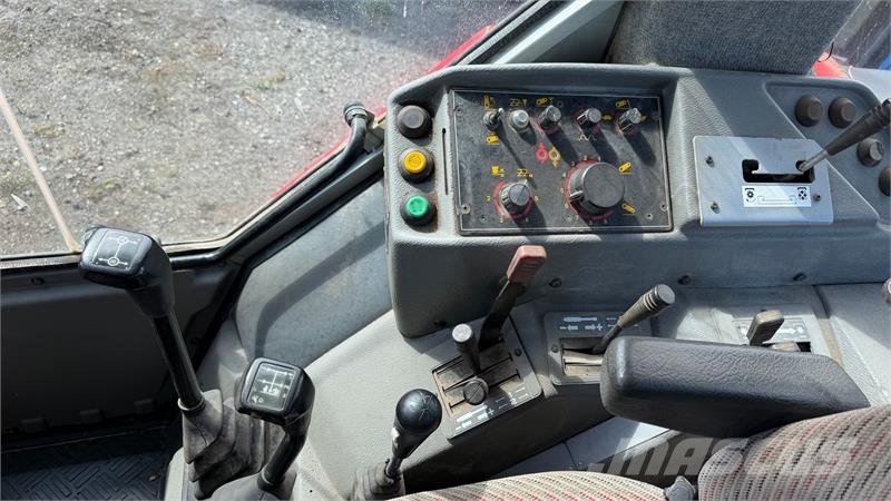 Massey Ferguson 3065 Fin brugt frontlæssertraktor, godt timetal ku トラクター