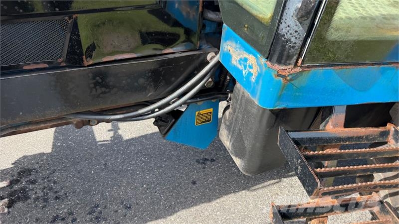 New Holland 8240 Fin traktor, går vildt godt i motoren Traktorji